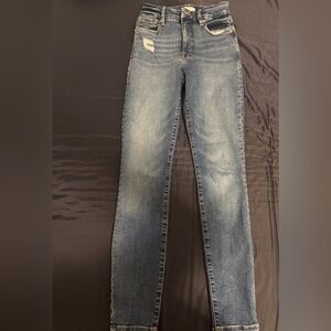 Good American Classic Slim Straight Jeans